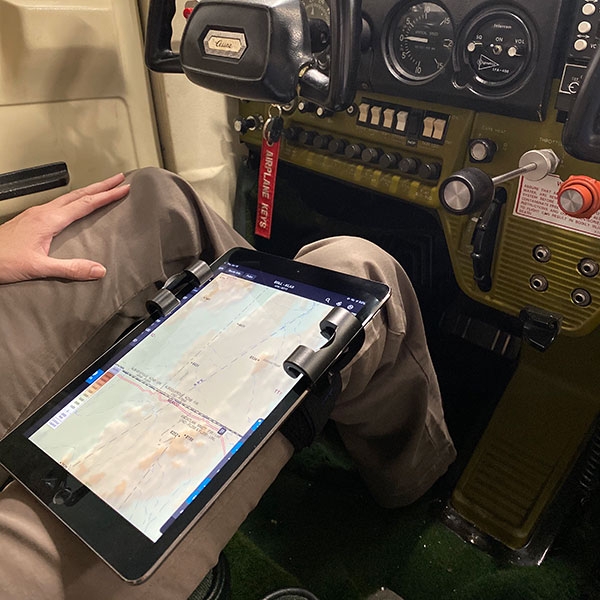 Luftfahrtkarten, Headsets, Flugfunk - Beinhalterung Universal für Tablets  und Smartphones MyClip Multi