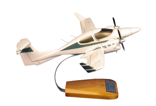 Flugzeugmodell Diamond DA 42