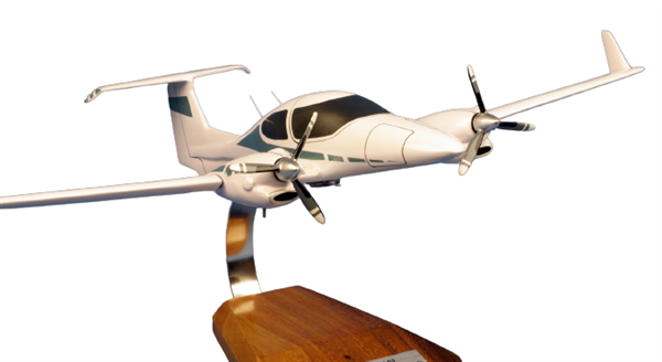 Flugzeugmodell Diamond DA 42