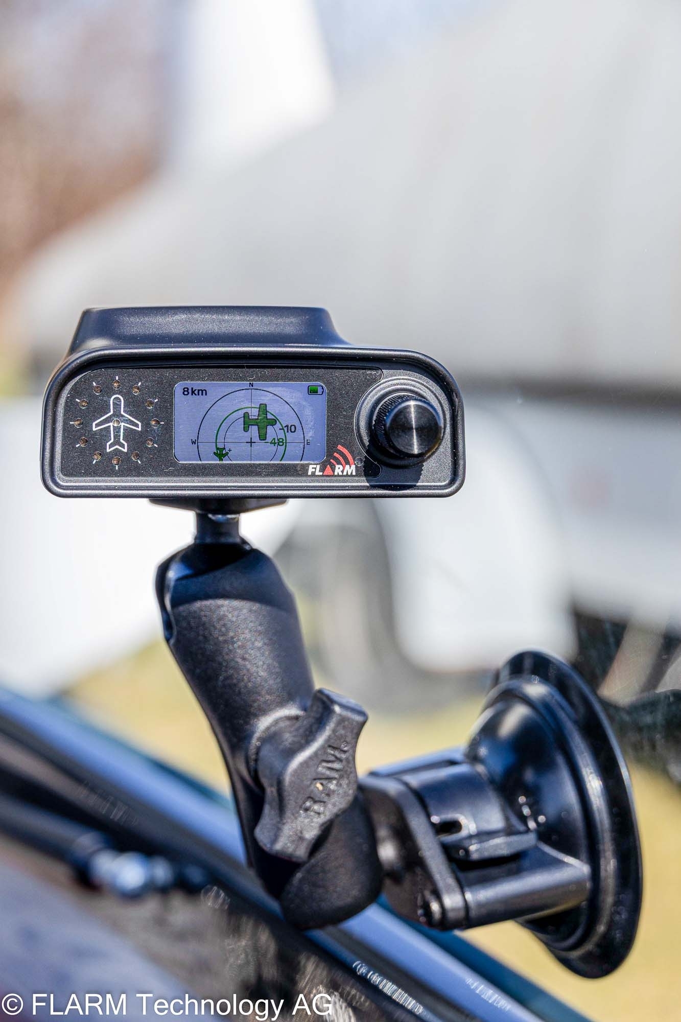 PowerFLARM Flex mit RAM Mount Saugnapf-Halterungsset